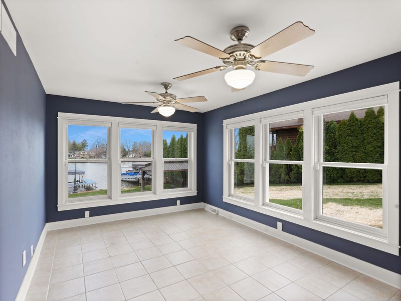 Sunroom — Lake View