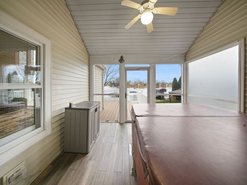 Screened Porch & Hot Tub